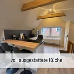 Moderne-kate-kiel Jouri Apartman *